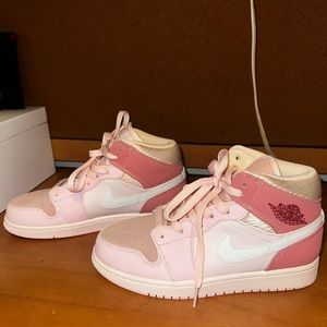 Digital pink, Jordans.